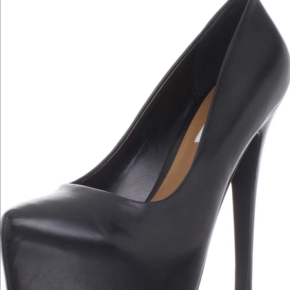 Steve Madden Dejavu Black Leather Platform Pumps